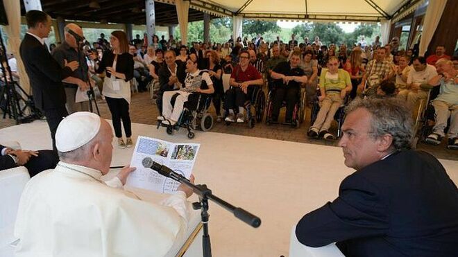 Visita del Papa con discapacitados graves