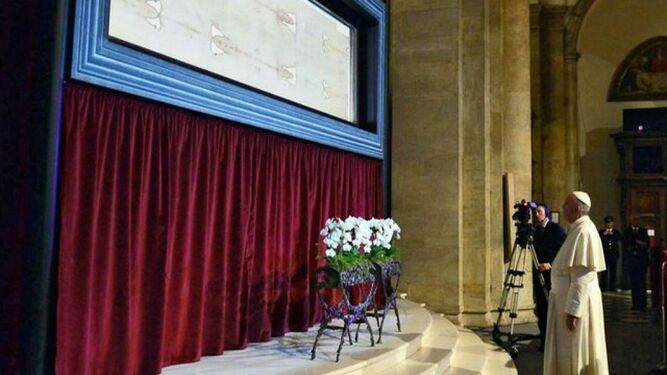 El Papa, con la Sábana Santa