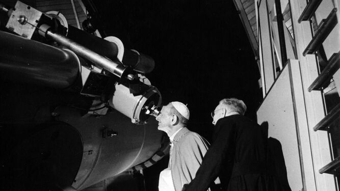 Pablo VI, mirando la luna