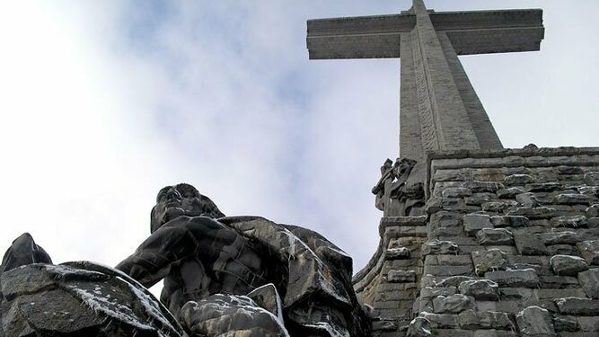 En pleno debate por la exhumación de los restos de Franco