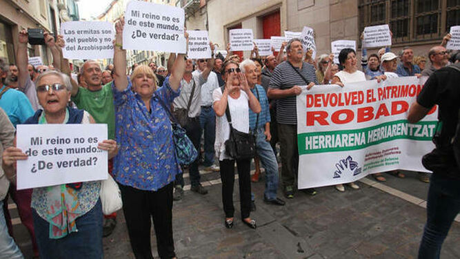 Protesta contra las inmatriculaciones de la Iglesia en Navarra