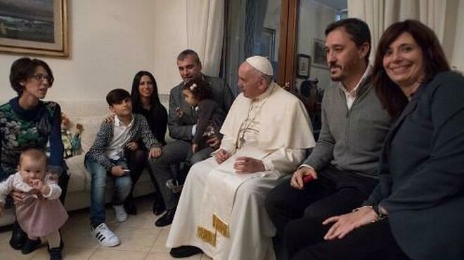 El Papa, con un grupo de curas casados