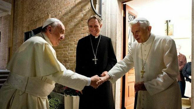 Francisco, Gänswein y Benedicto