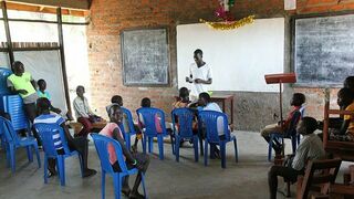 Escuela en el campo de refugiados de los salesianos en Palabek, Uganda