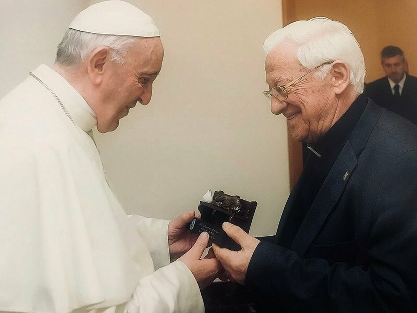 Francisco, y el padre Ángel, en una imagen de archivo