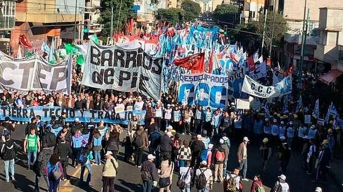 Manifestación de los movimientos sociales argentinos