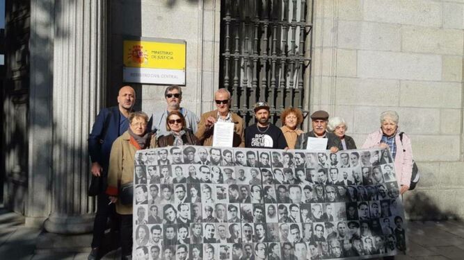 Protesta contra la inhumación de Franco en la Almudena