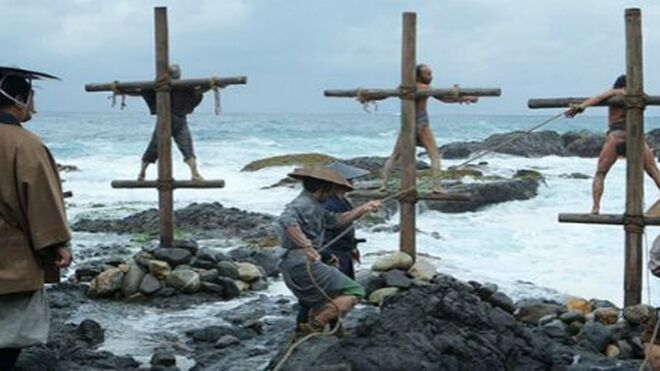 "Cristianos ocultos" japoneses crucificados en la película de Scorsese 'Silencio'