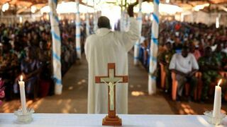 Misa en una iglesia africana