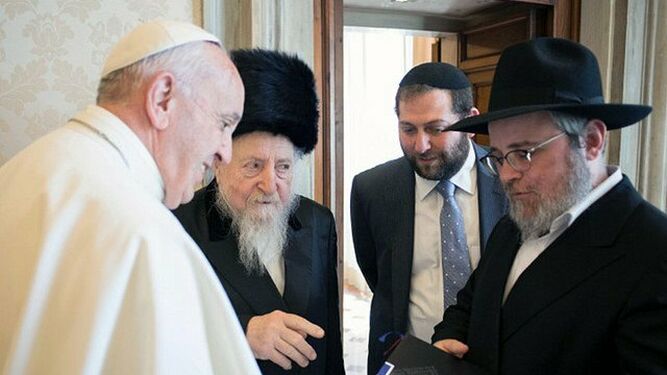 El Papa, con judíos jasídicos