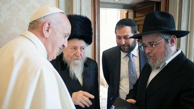 El Papa, con judíos jasídicos