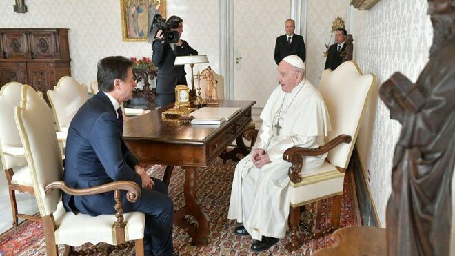 El Papa, con Conte