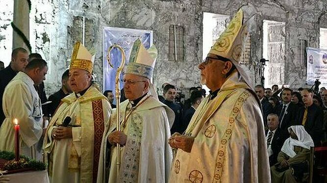 Cardenal durante una liturgia