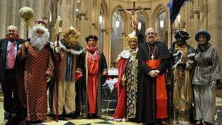 El cardenal Osoro acompañando a Melchor, Gaspar y Baltasar en La Almudena