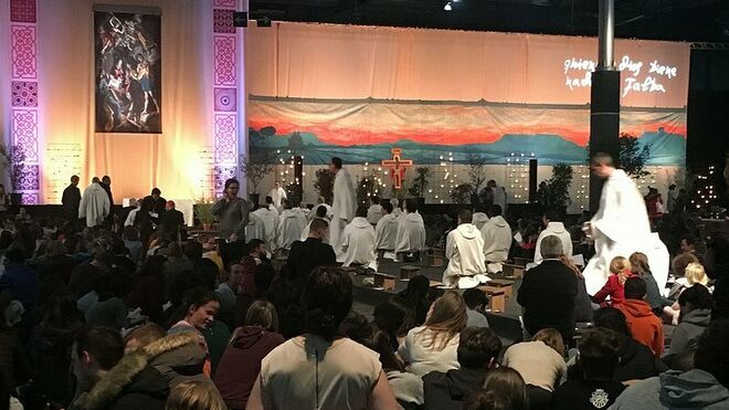 Un momento de la oración de Taizé en Madrid