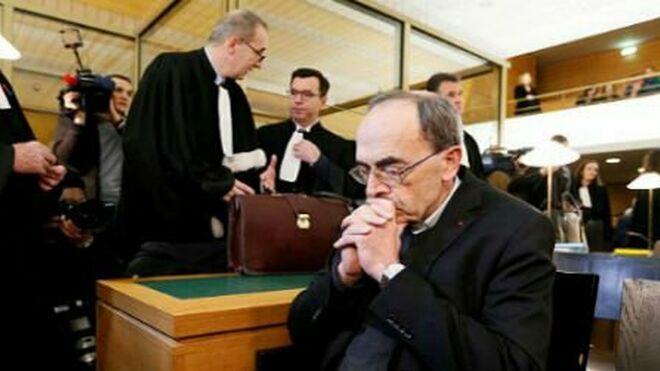 El cardenal de Lyon, juzgado por encubrimiento de abusos en Francia