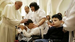 Francisco, con niños enfermos