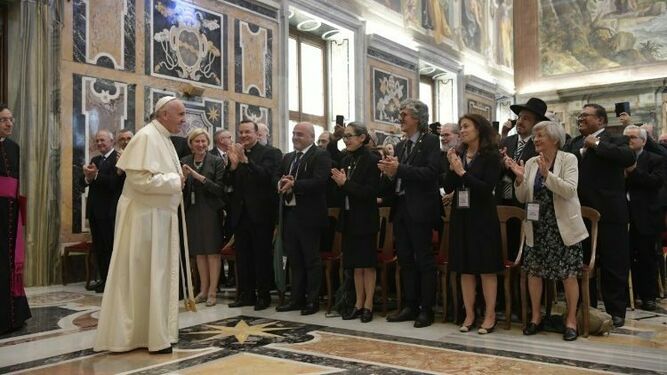 Denuncia la "anti-cultura- de indiferencia", hostil al ser humano y "aliada con la prepotencia del dinero"