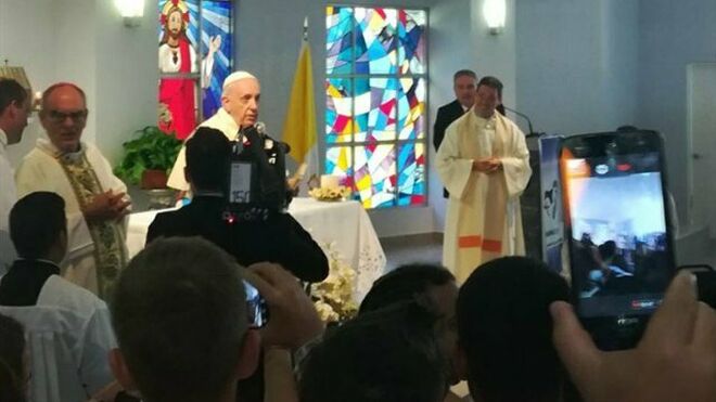 Visita sorpresa del Papa a jóvenes cubanos presentes en la JMJ