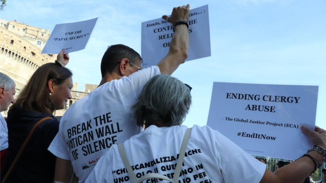 Protestas en Roma a punto de celebrarse la cumbre anti-abusos