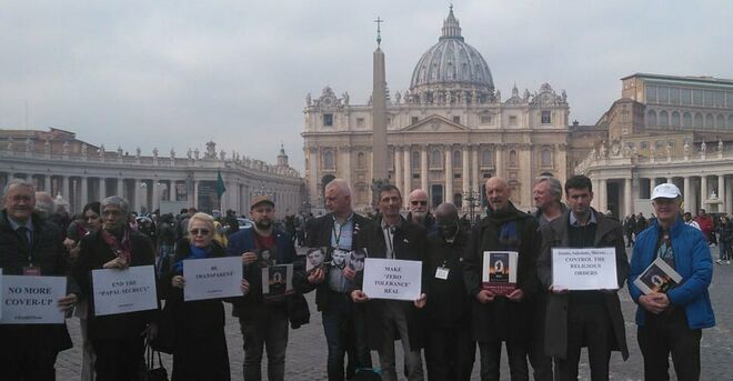 Las víctimas exigen a la Iglesia la inmediata expulsión de abusadores y encubridores