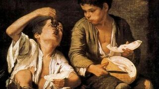 Dos niños comiendo melón y uvas
