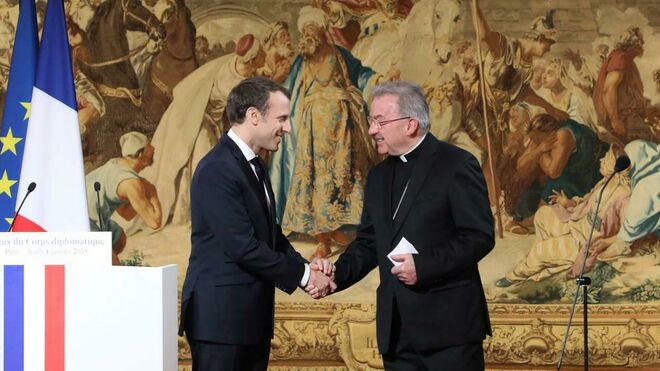 Luigi Ventura, con Emmanuel Macron