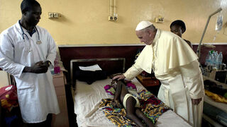 Francisco, durante su visita al hospital de Bangui