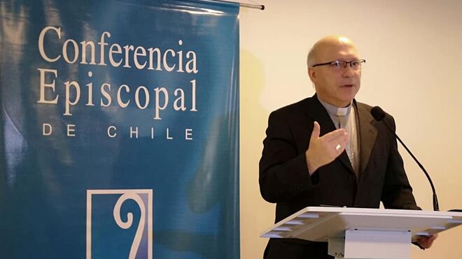 Monseñor Fernando Ramos, secretario de los obispos chilenos