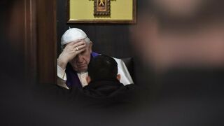 Francisco confesó a los curas de Roma