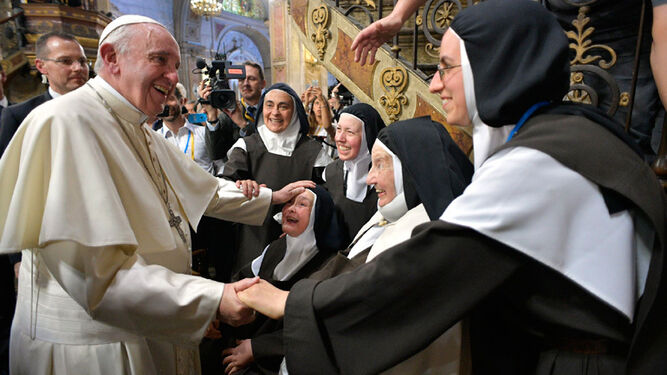 El Papa Francisco, con un grupo de monjas