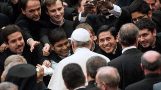 Papa con seminaristas