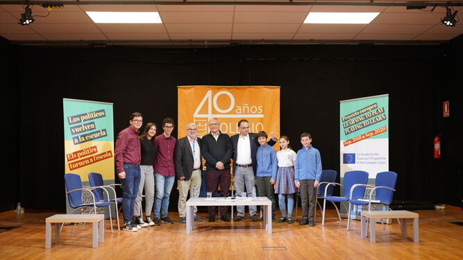 Alumnos con el actual alcalde de Valencia, Joan Ribó