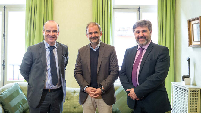 Javier Cendoya, director general del Grupo Edelvives; Iñigo Saénz de Miera, director general de la Fundación Botín y Juan Pedro Castellano, director de la Fundación Edelvives