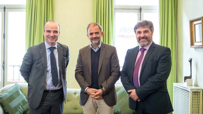 Javier Cendoya, director general del Grupo Edelvives; Iñigo Saénz de Miera, director general de la Fundación Botín y Juan Pedro Castellano, director de la Fundación Edelvives