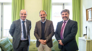 Javier Cendoya, director general del Grupo Edelvives; Iñigo Saénz de Miera, director general de la Fundación Botín y Juan Pedro Castellano, director de la Fundación Edelvives