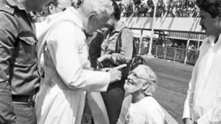 Wojtyla reprende a Ernesto Cardenal