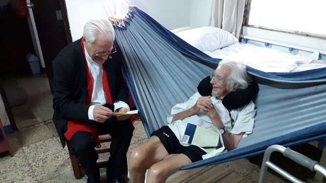 El padre Angel, con Ernesto Cardenal