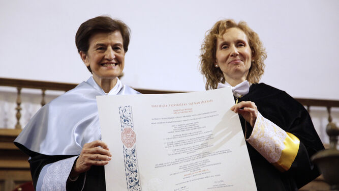 Adela Cortina y la rectora de la Upsa