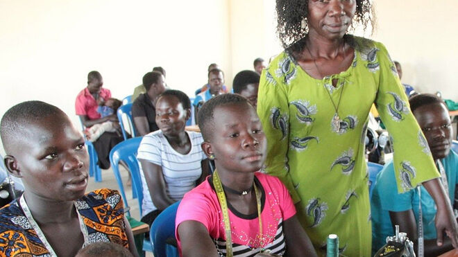 Clase de costura en el campo de refugiados de Palabek, Uganda