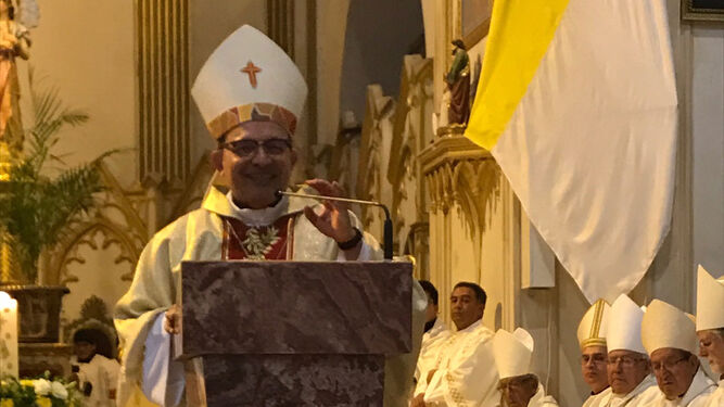 El nuevo obispo agradece a Escolapios la acogida