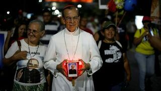 Peregrinación en El Salvador por Romero