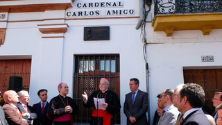 El cardenal Amigo agradeció la dedicación de una calle en Sevilla