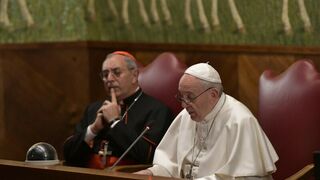 El cardenal de Donatis, con el Papa