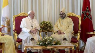 El Papa Francisco y el rey Mohamed VI en Rabat