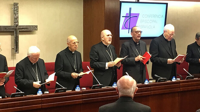 Blázquez, flanqueado por Osoro, Omella, Amigo, Cañizares y Rouco. A la derecha, el secretario Argüello