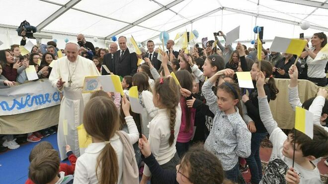 El Papa Francisco, esta tarde, con niños de la parroquia romana de San Julio Papa