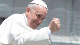 El Papa Francisco, sonriendo