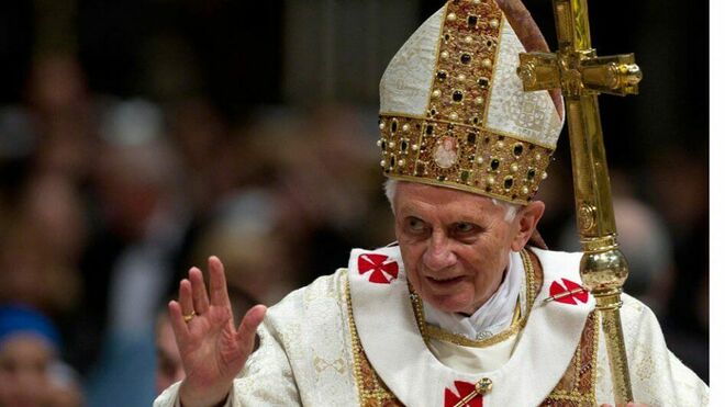 Benedicto XVI, que abriÃ³ la caja de Pandora, ahora en el centro de la polÃ©mica