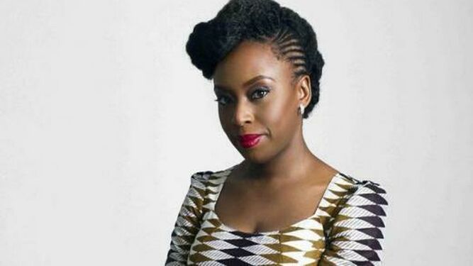 La autora, Chimamanda Ngozi Adichie